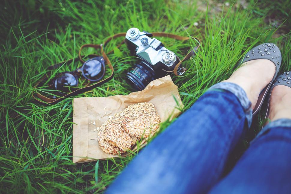 Free Image of Camera Girl Green Old Rest Resting cookie cookies food grass hobby lifestyle photographer photography spring summer sunday sweet sweets vintage woman zenit 
