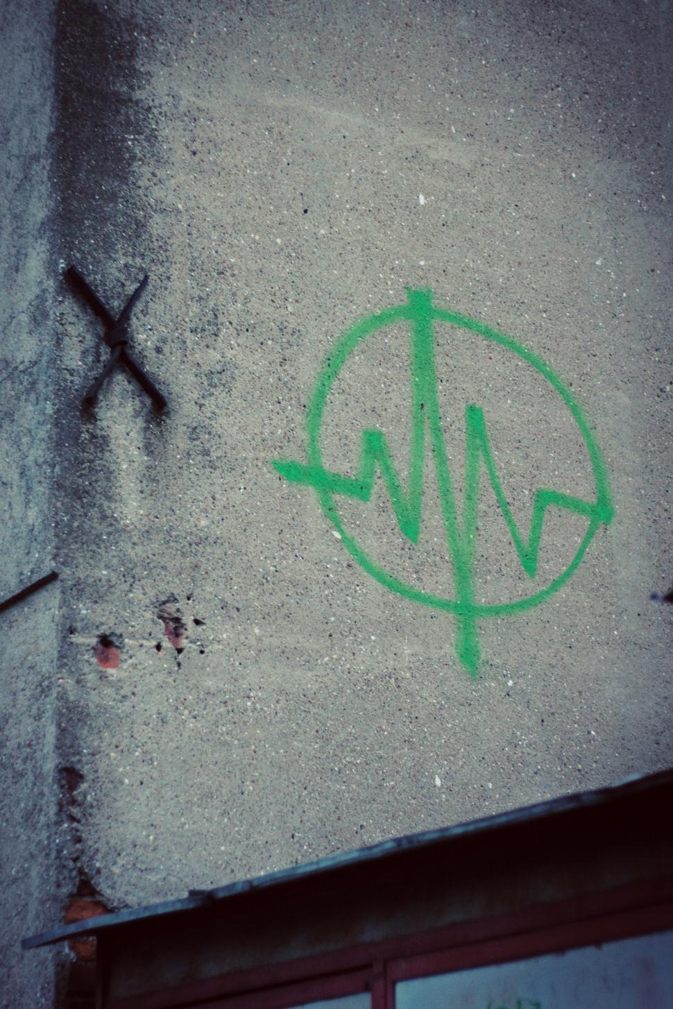 Free Image of Green Stencil on the Side of a Building 
