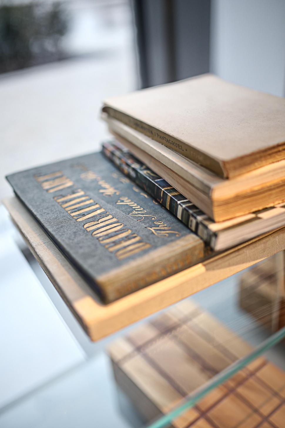 Free Image of Glass Table With Three Books 