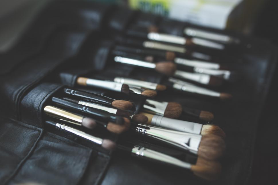 Free Image of Row of Makeup Brushes on Black Bag 