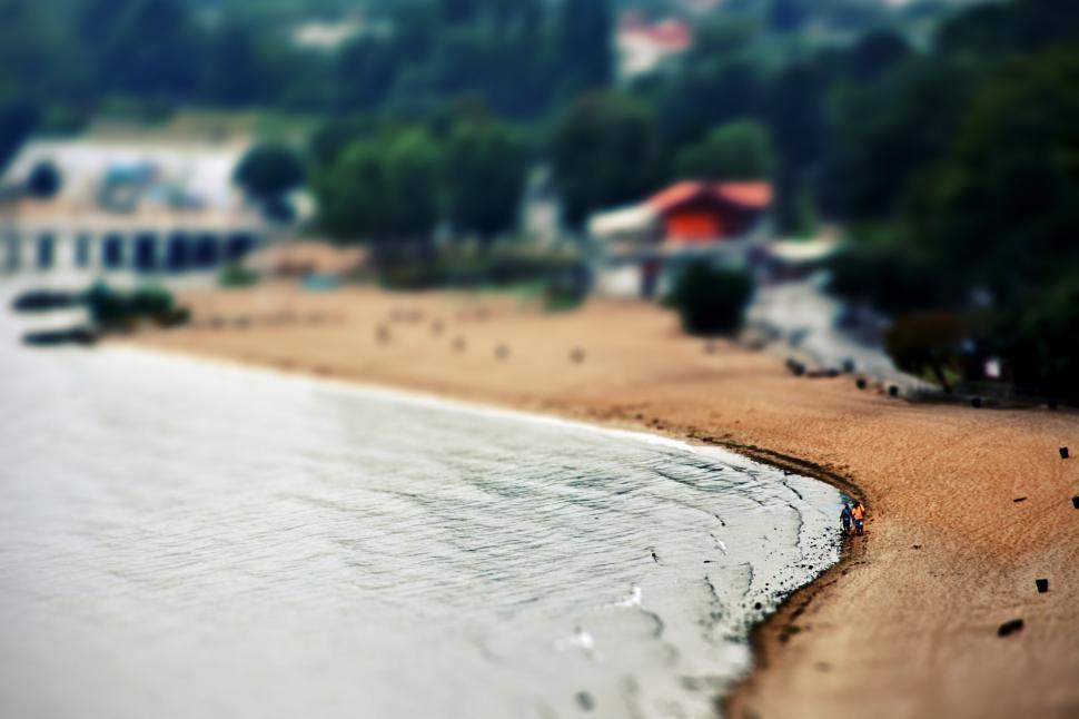 Free Image of Blurry Beach With Houses in Background 