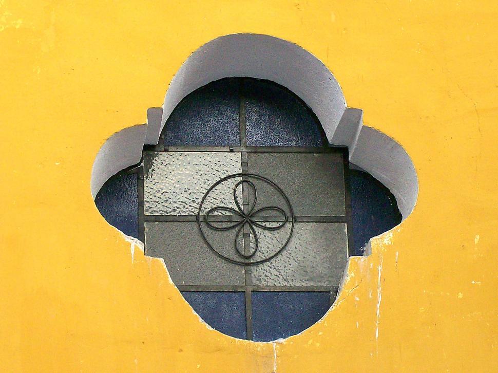 Free Image of Window in Yellow 