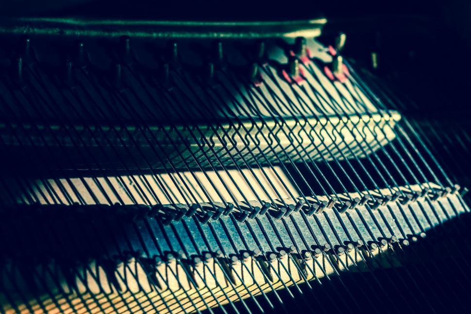 Free Image of Piano strings 