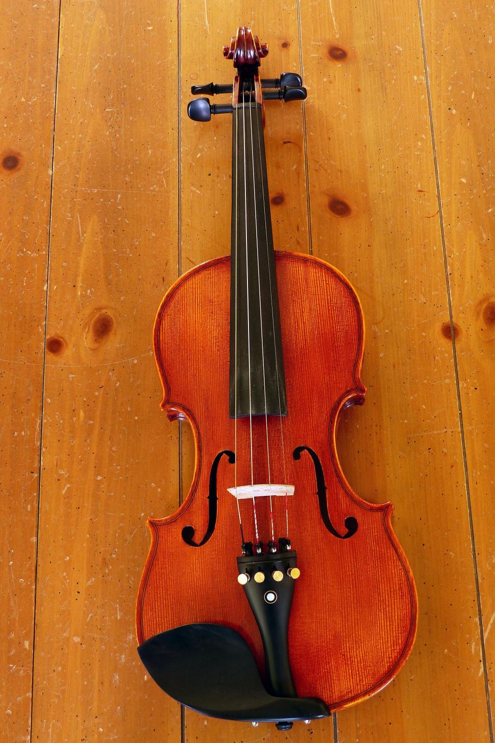 Free Image of Violin On Table 