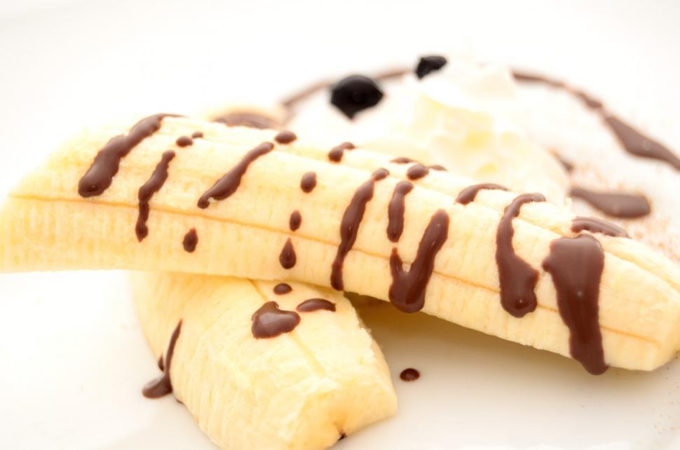 Free Image of Banana With Chocolate Drizzle 