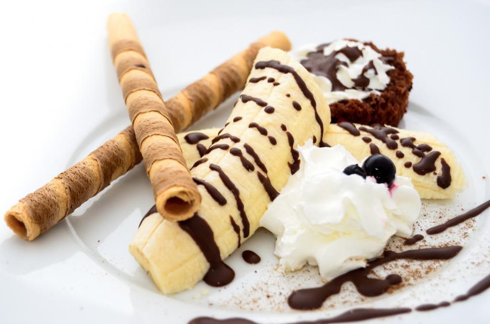 Free Image of White Plate With Banana Split and Ice Cream 