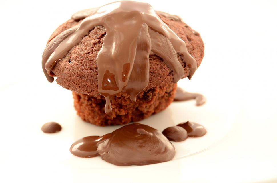 Free Image of Chocolate Muffin With Drizzle of Chocolate 