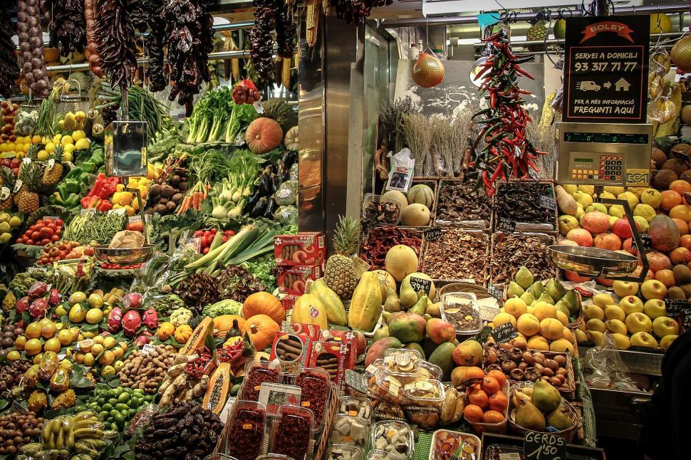 Free Image of Abundant Display of Fruits and Vegetables in Store 