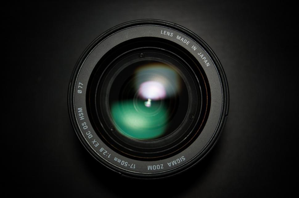Free Image of Camera Lens With Green Light 