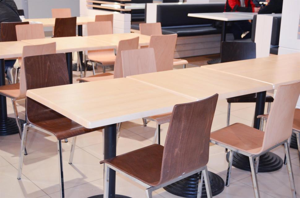 Free Image of Room Filled With Tables and Chairs 