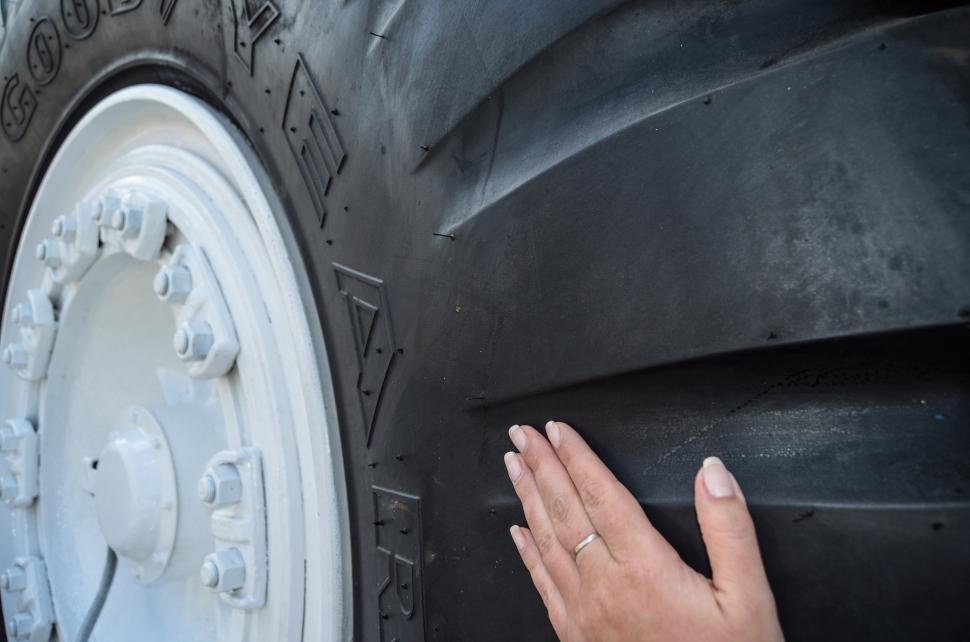 Free Image of Womans Hand Resting on Tire Rim 