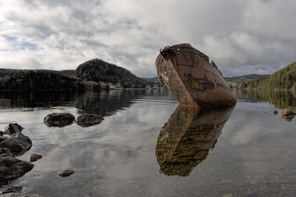 Free Image of Shipwreck in harbour 