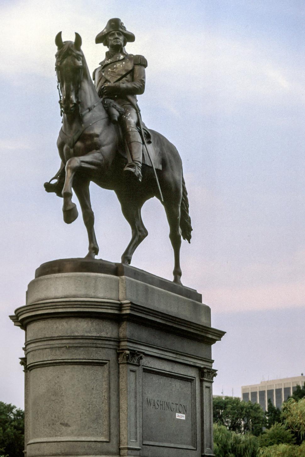 Free Image of George Washington statue 