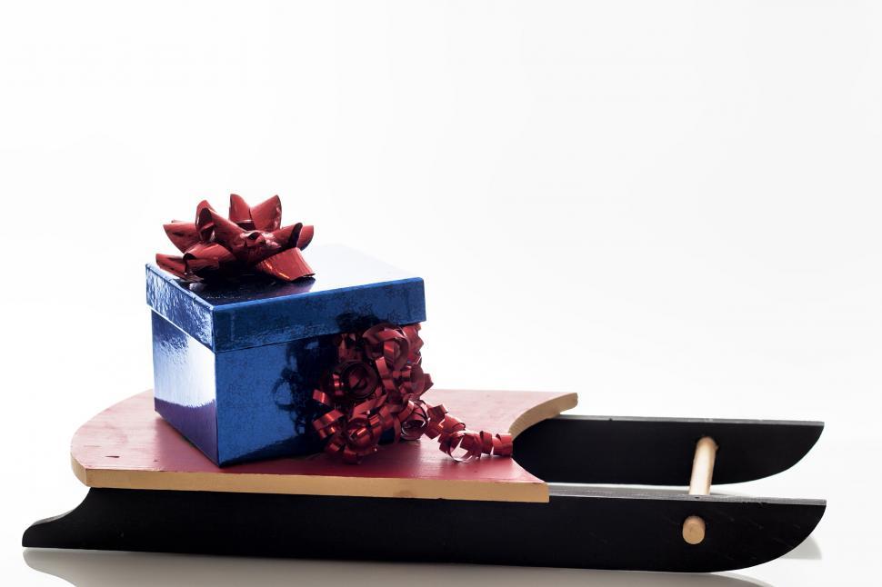 Free Image of Christmas sledge with blue box 