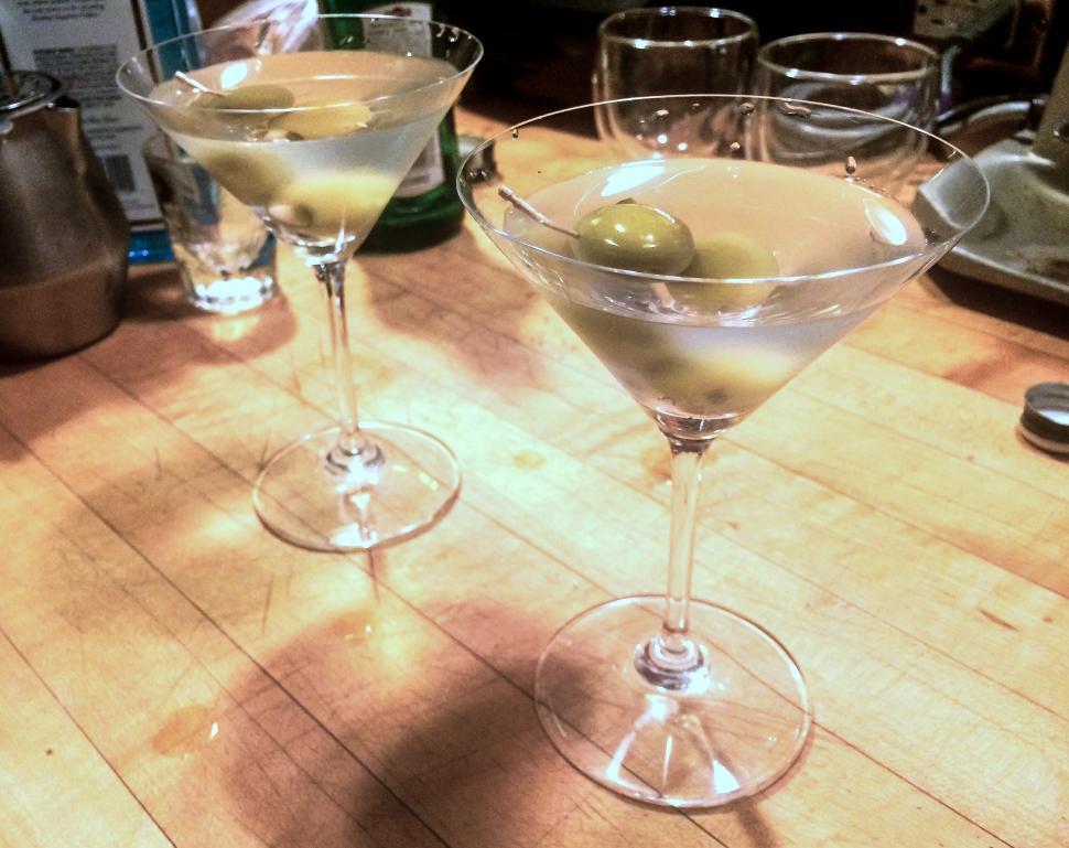 Free Image of Two Martinis 