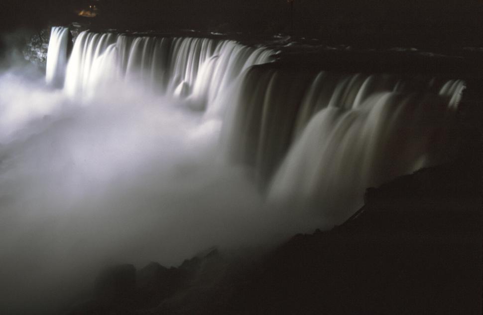 Free Image of Dark falls at Niagara Falls 