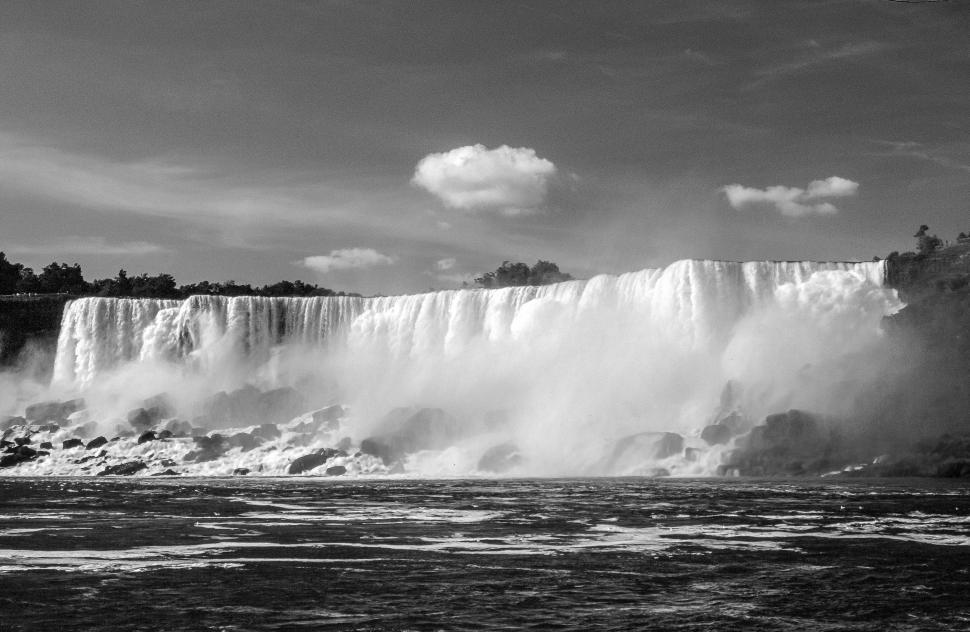 Free Image of American Falls Black and White 