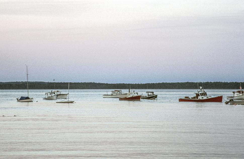 Free Image of Boats in ocean 