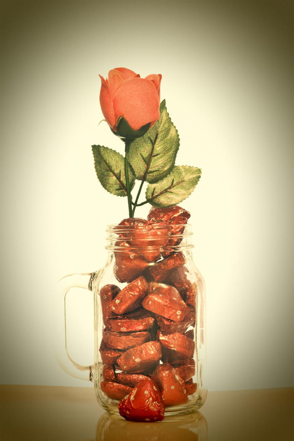 Free Image of Rose and candy in a jar 