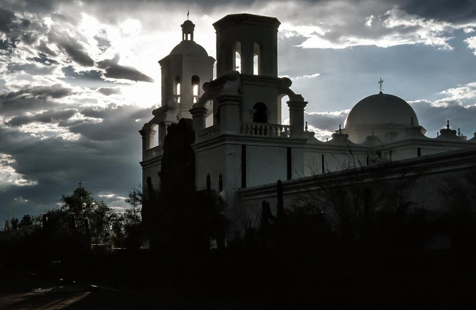 Free Image of San Xavier del Bac during sunset 
