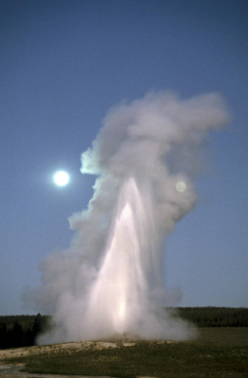 Free Image of geyser erupts 