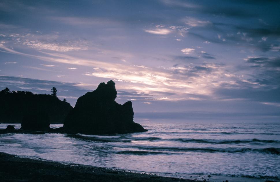 Free Image of Ruby Beach and Rock Formations 