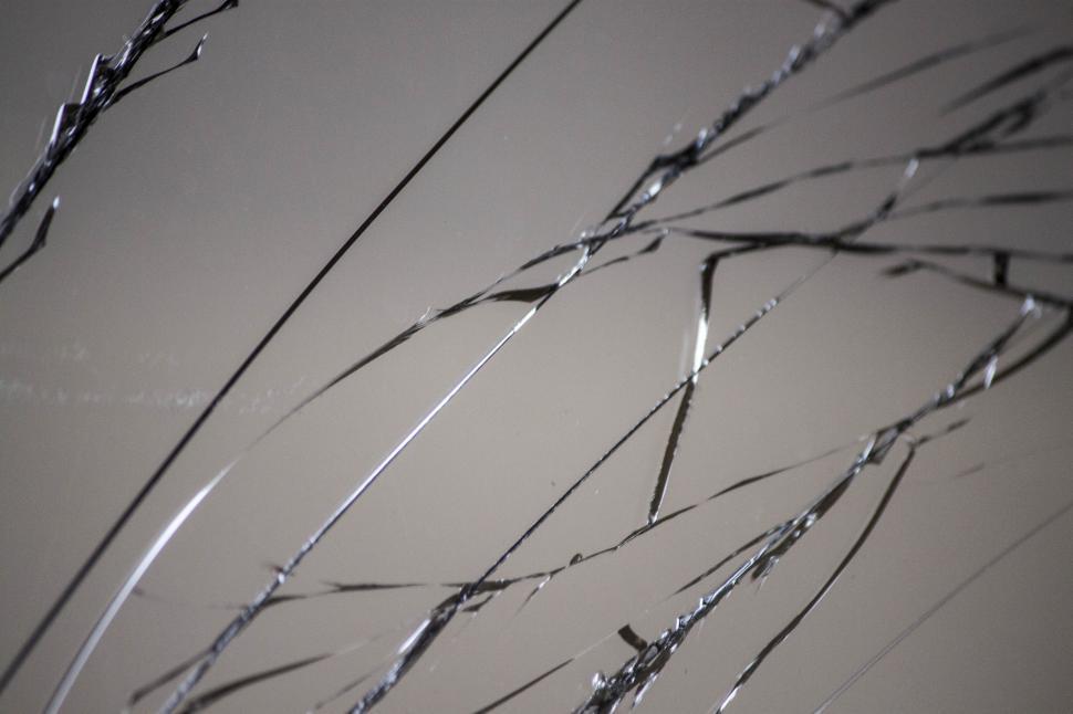 Free Image of Shattered glass background 