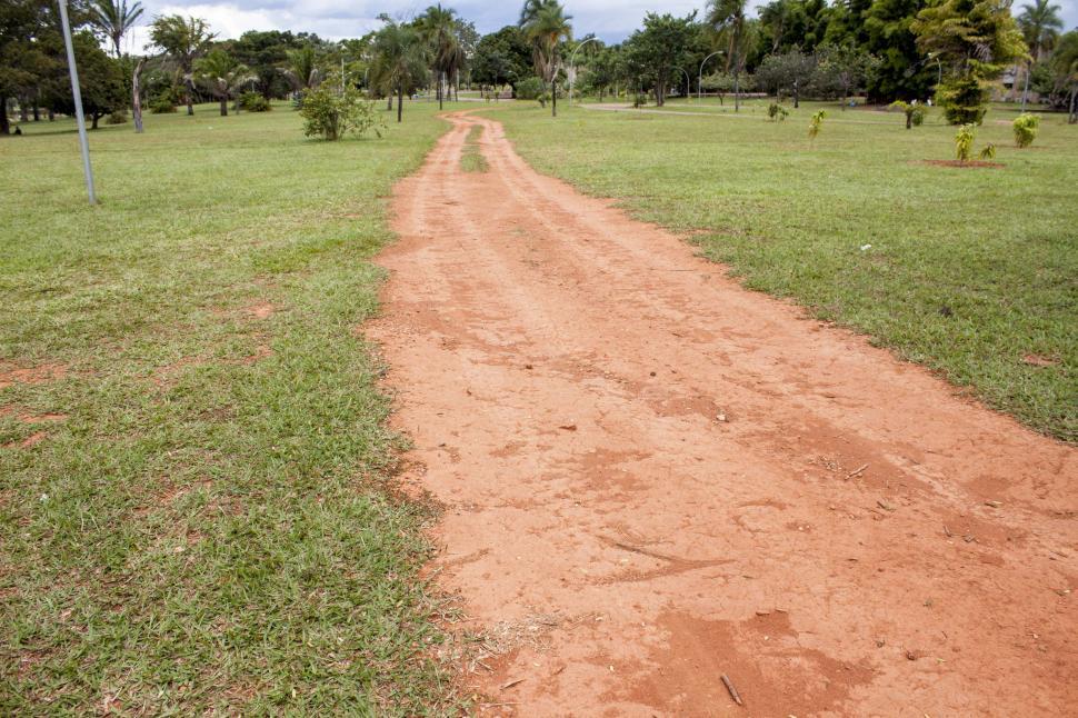 Free Image of Dirt path 