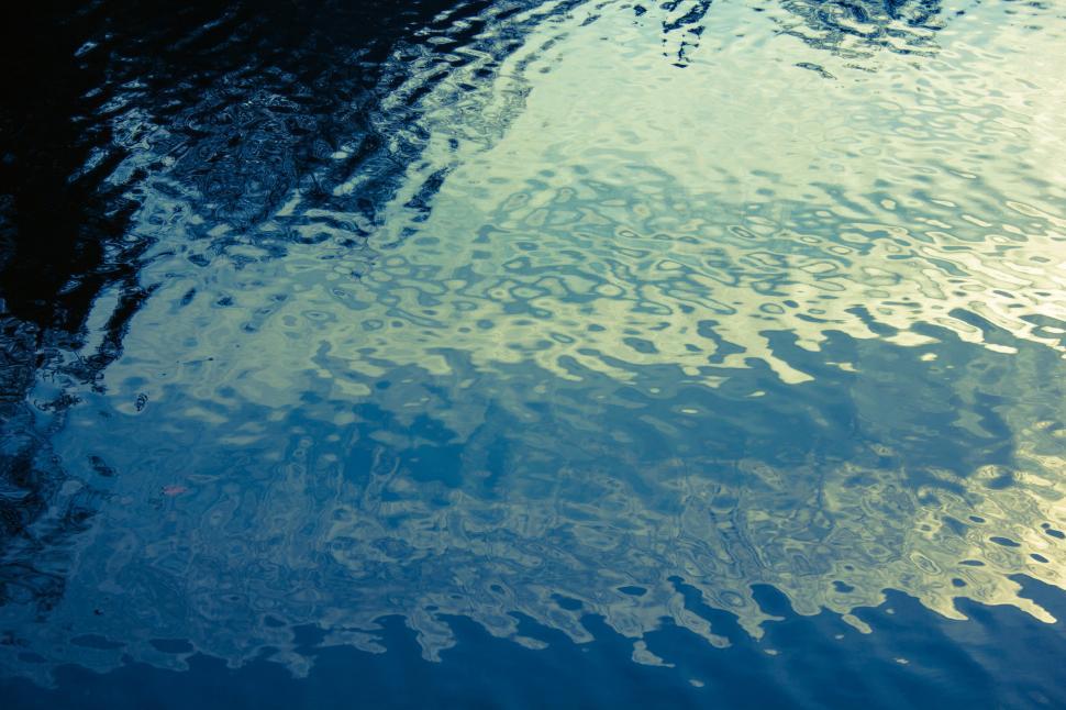 Free Image of Water reflectoin  