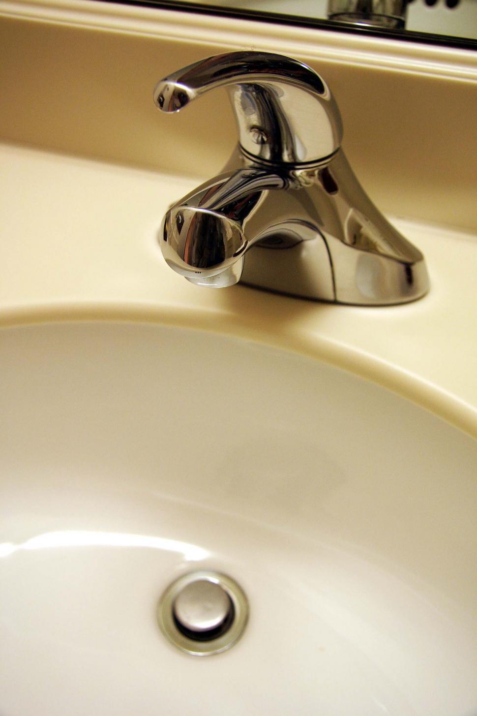 Free Image of Hotel sink 