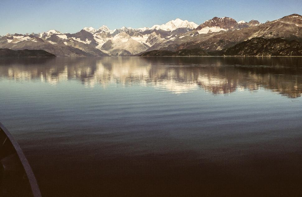 Free Image of Snow capped mountains reflection on lake 