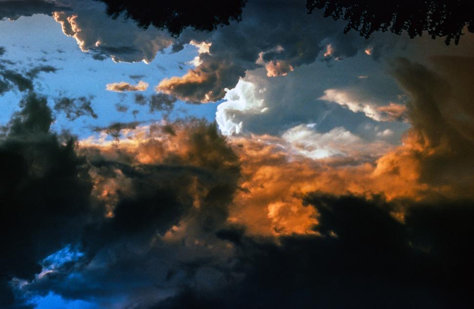 Free Image of Cloudscape with multi-colored clouds 