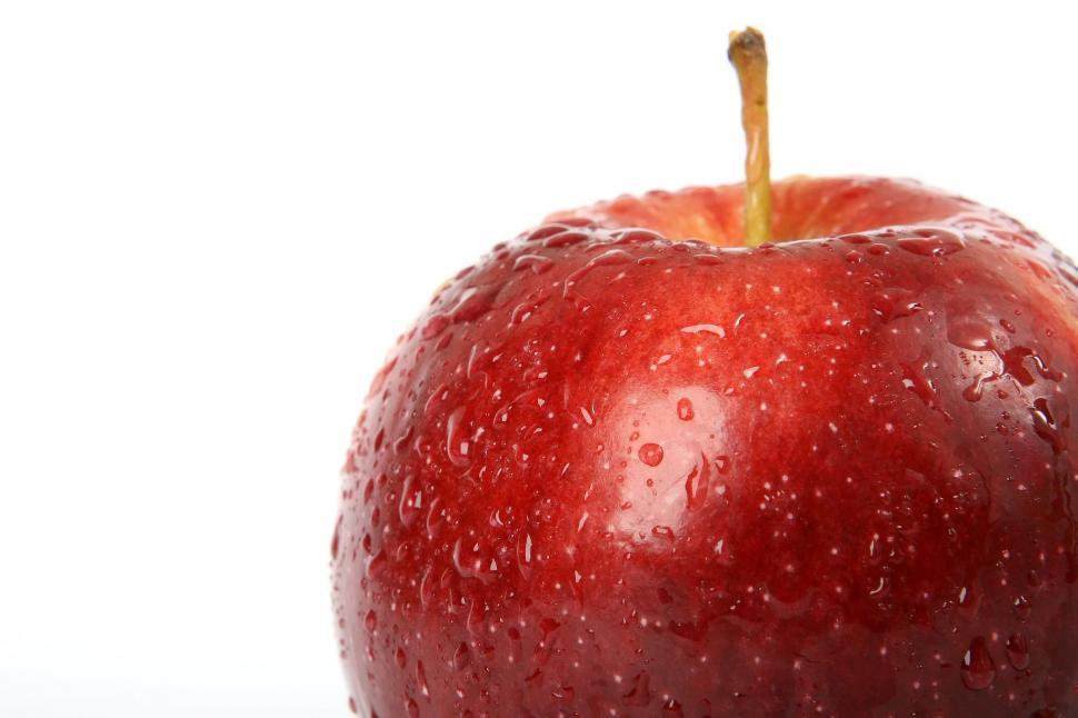 Free Image of Red Apple With Water Droplets 
