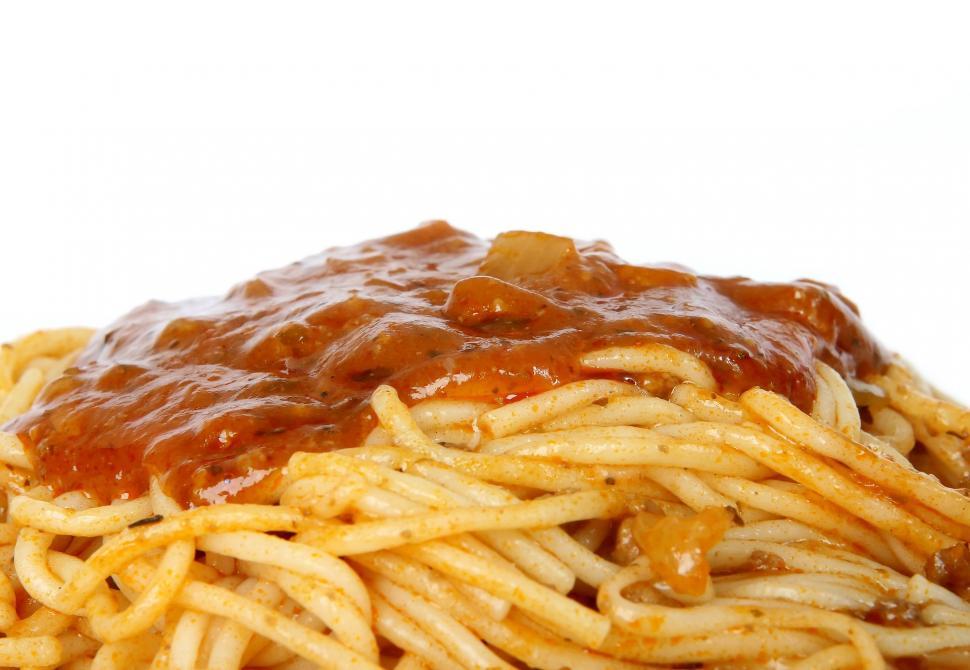 Free Image of A Pile of Spaghetti With Sauce 