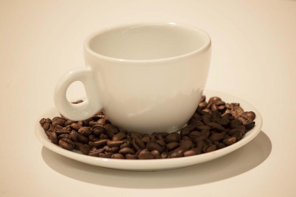 Free Image of Coffee cup and beans top angle 