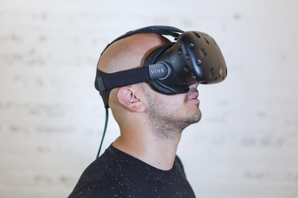 Free Image of Virtual Reality Headset 