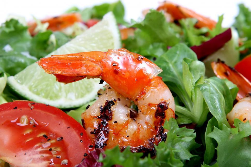 Free Image of Close Up of a Salad With Shrimp and Tomatoes 