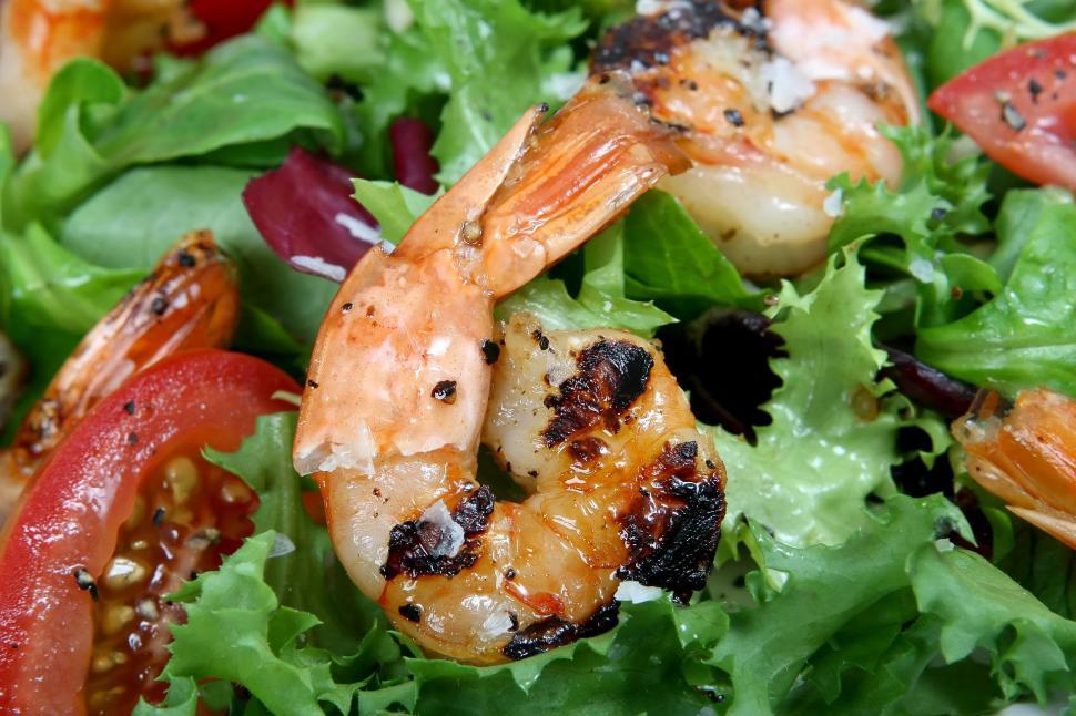 Free Image of Close Up of a Salad With Shrimp and Tomatoes 