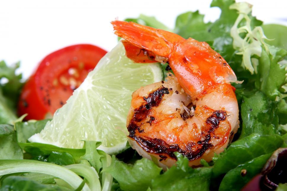 Free Image of Close Up of a Salad With Shrimp and Lettuce 