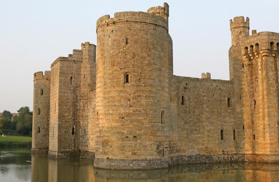 Free Image of Castle Overlooking Body of Water 