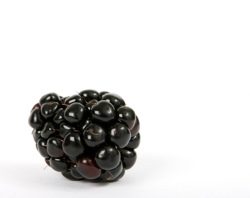 Free Image of Blackberries on White Table 