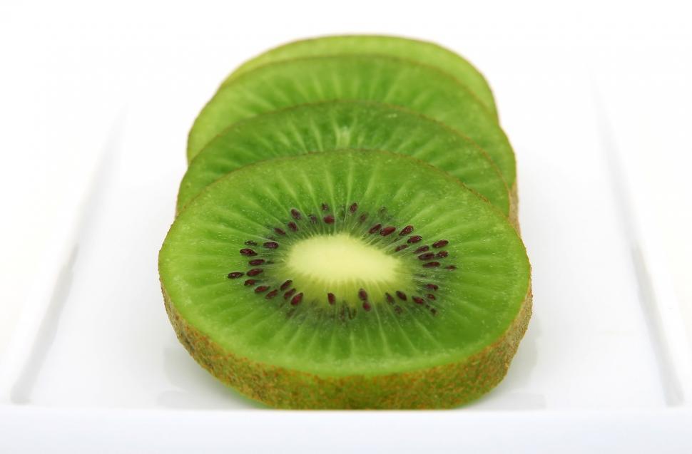 Free Image of Kiwi Fruit Halves on White Plate 