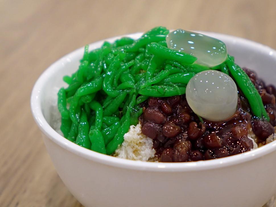 Free Image of White Bowl Filled With Green Beans and Rice 
