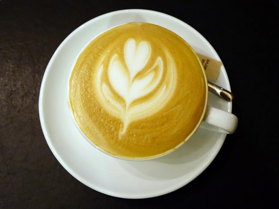 Free Image of Cappuccino With Leaf Design 
