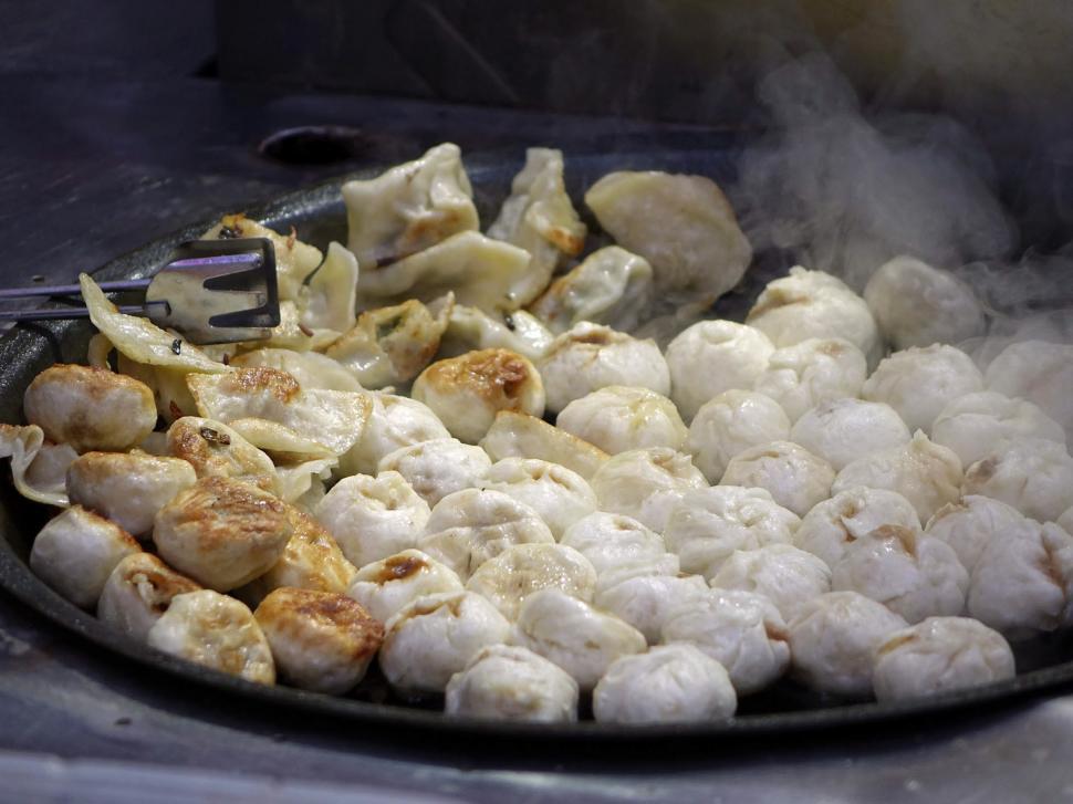 Free Image of Frying Pan With Cooking Cauliflower 