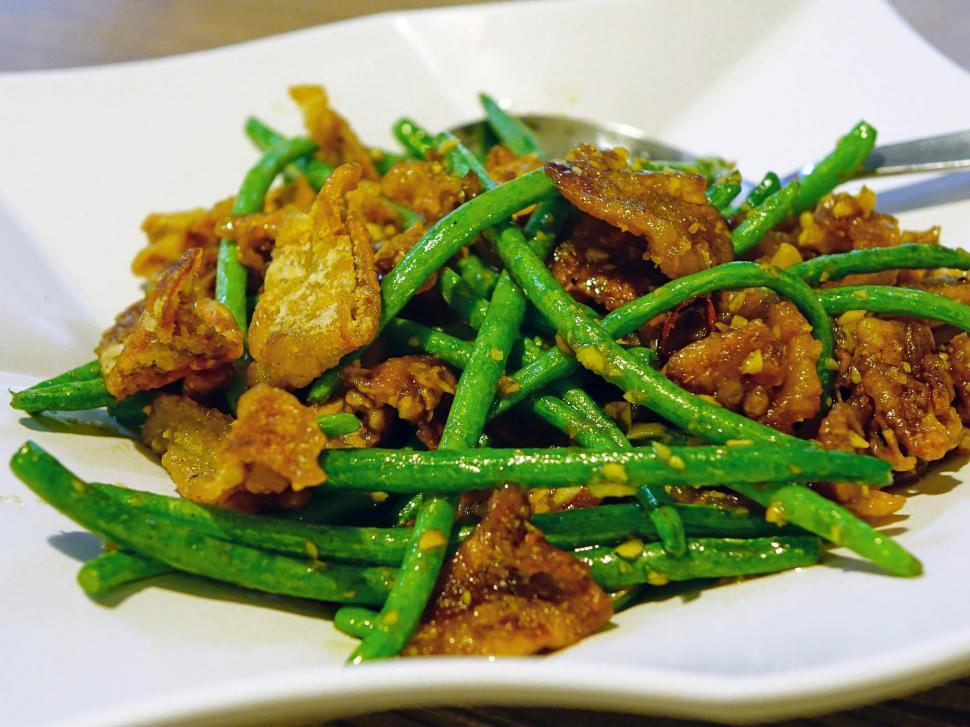 Free Image of Plate With Green Beans and Meat 