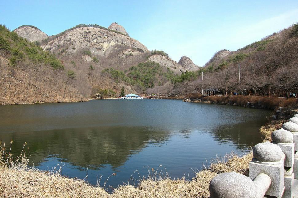 Free Image of Lake in Korea 
