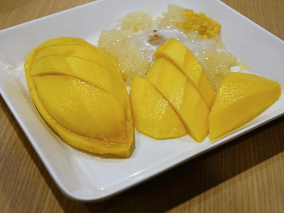 Free Image of White Plate Topped With Cut Up Mangos 