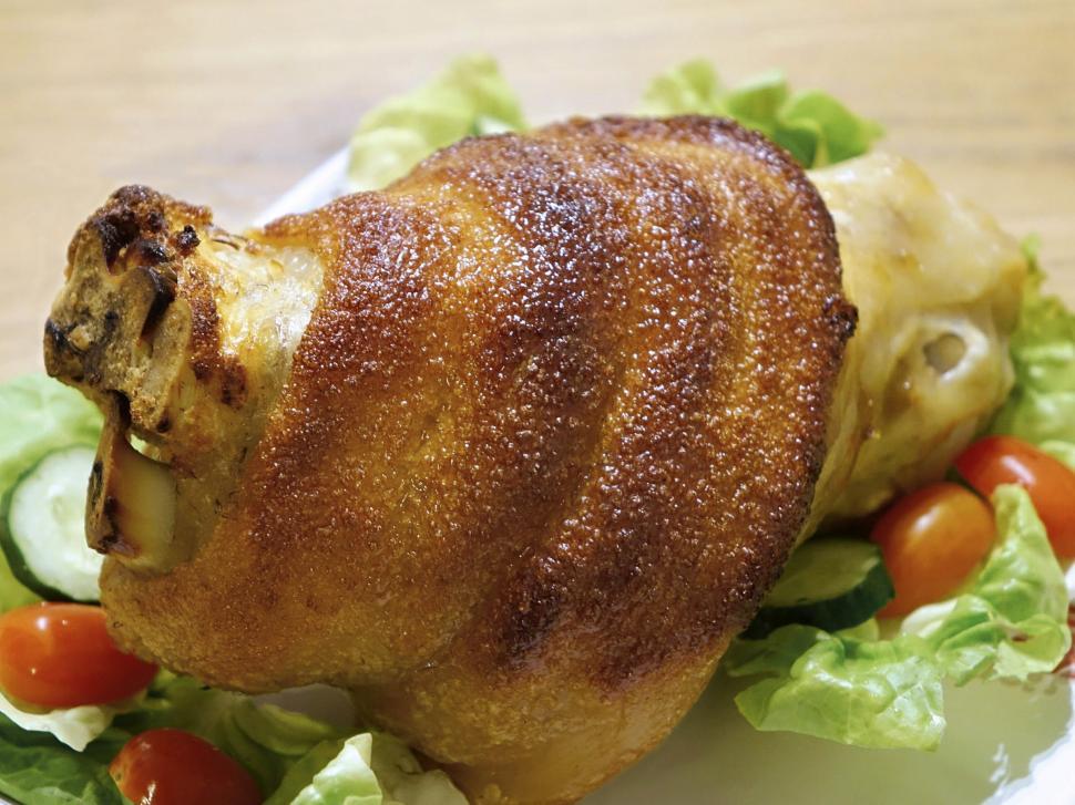 Free Image of Chicken on Bed of Lettuce and Tomatoes 