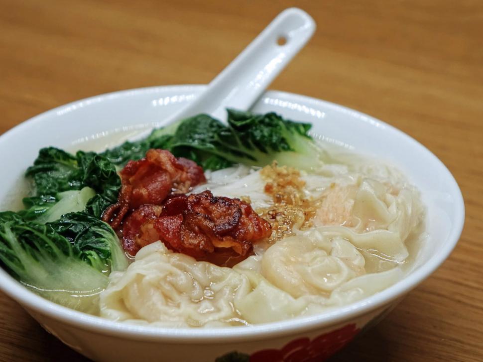 Free Image of Noodles Bowl with Greens 